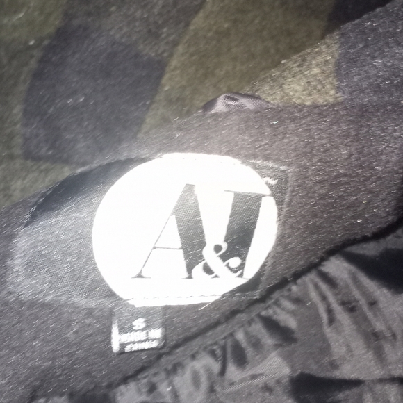 A&J Ladies Long Plaid Winter Coat - Picture 3 of 4